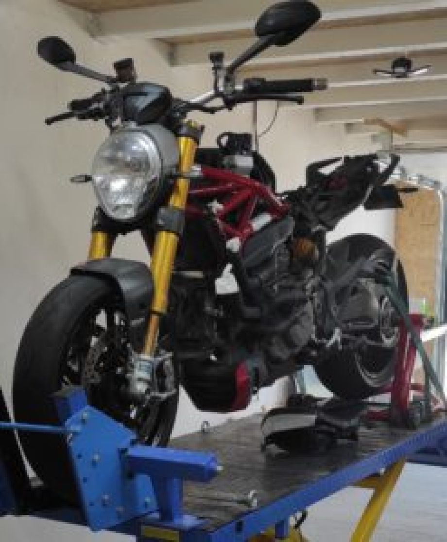 Ducati-1200-monster