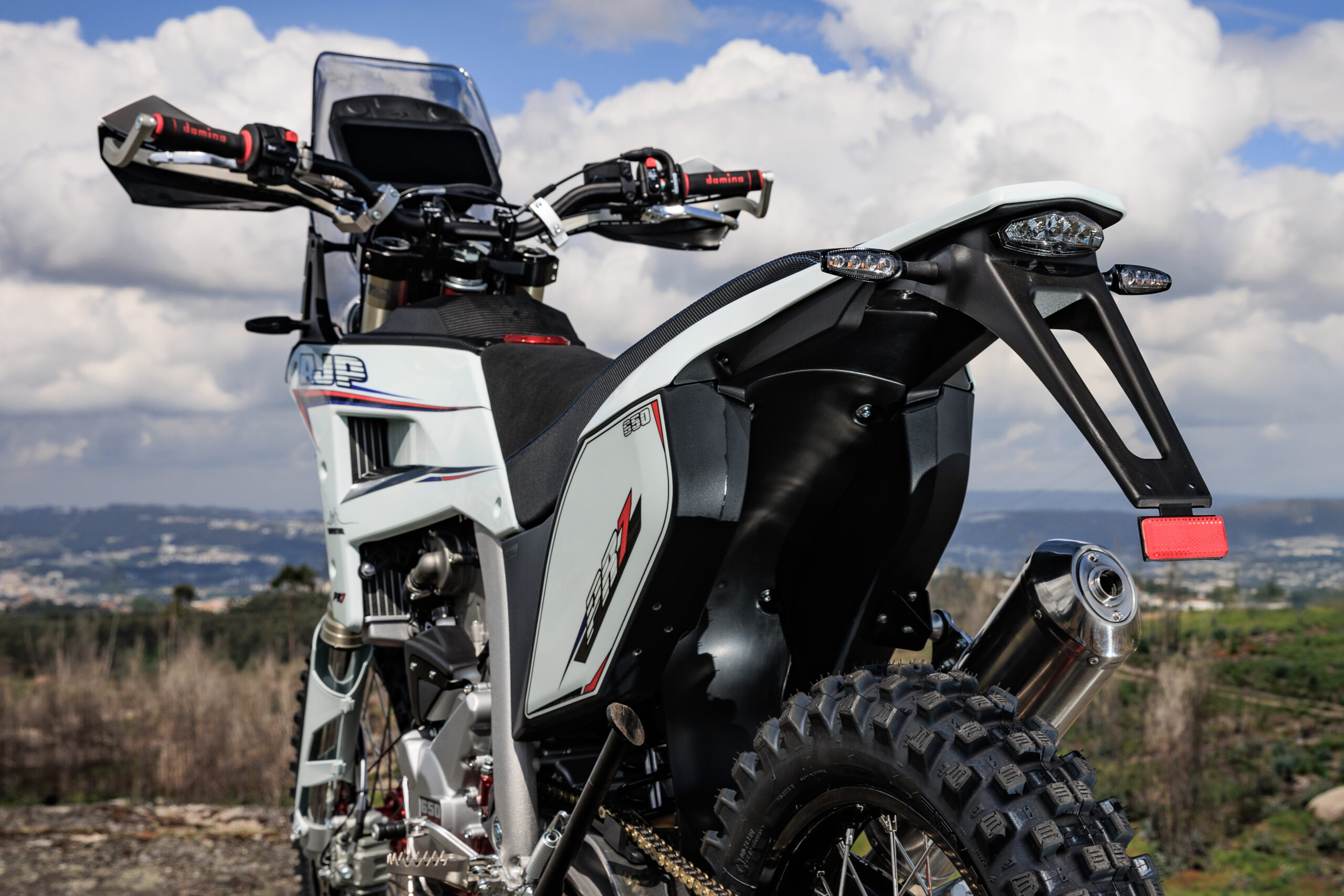 Lyon Moto AJP 650 ADVENTURE PR7