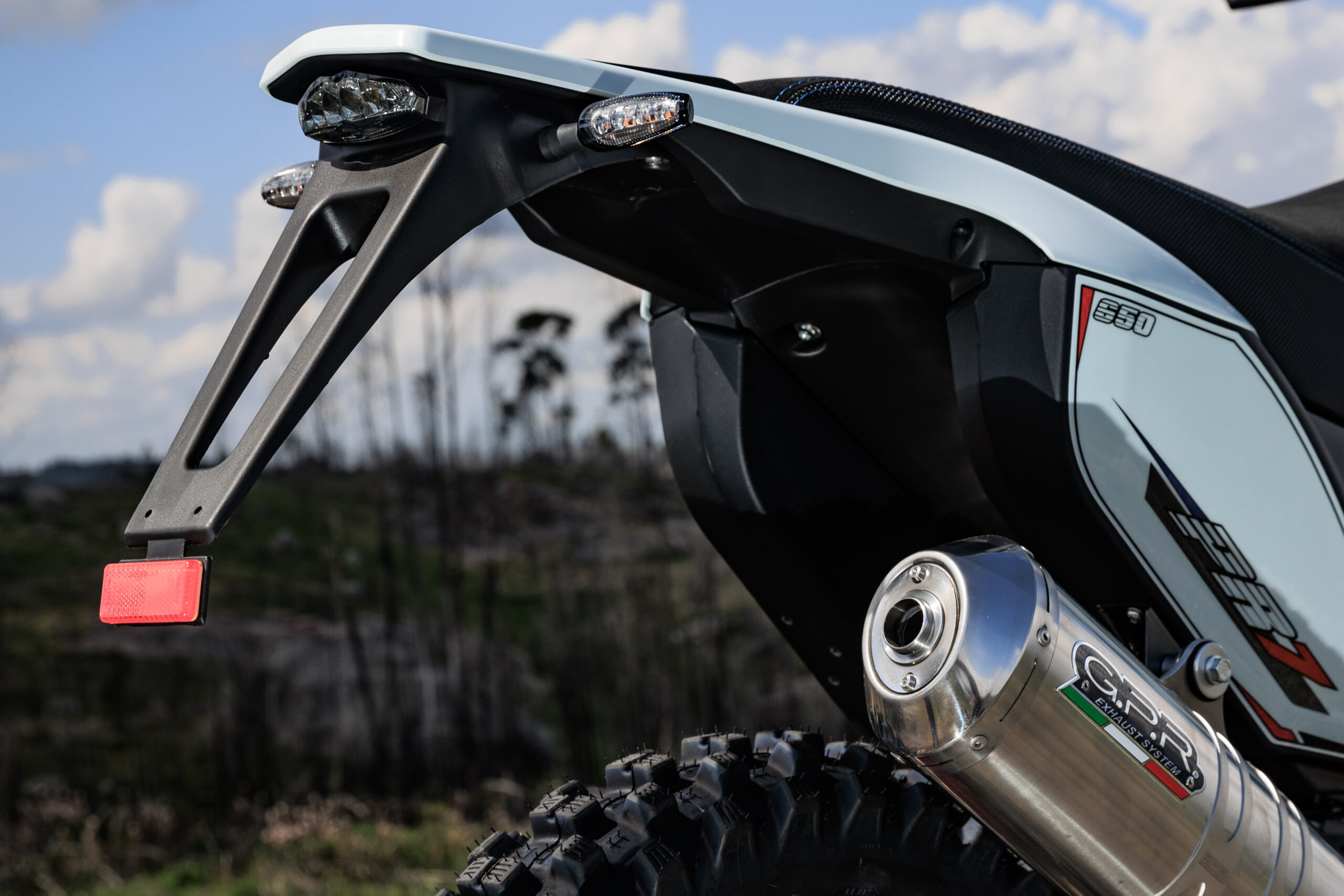 Annecy Moto AJP 650 ADVENTURE PR7