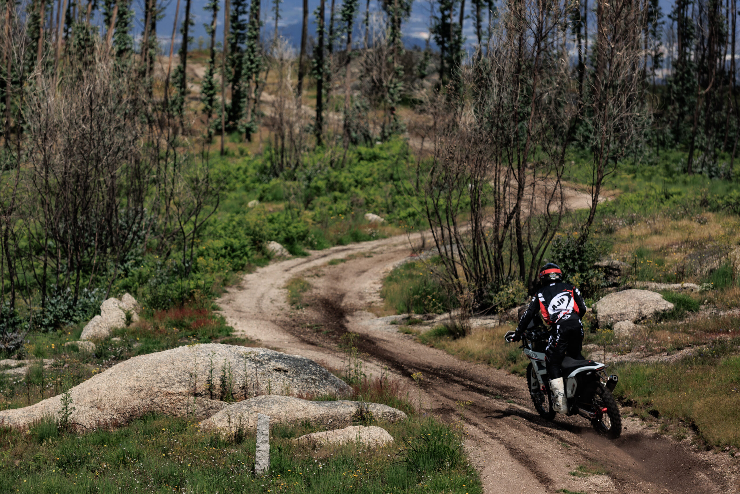 Lausanne Moto AJP 650 ADVENTURE PR7